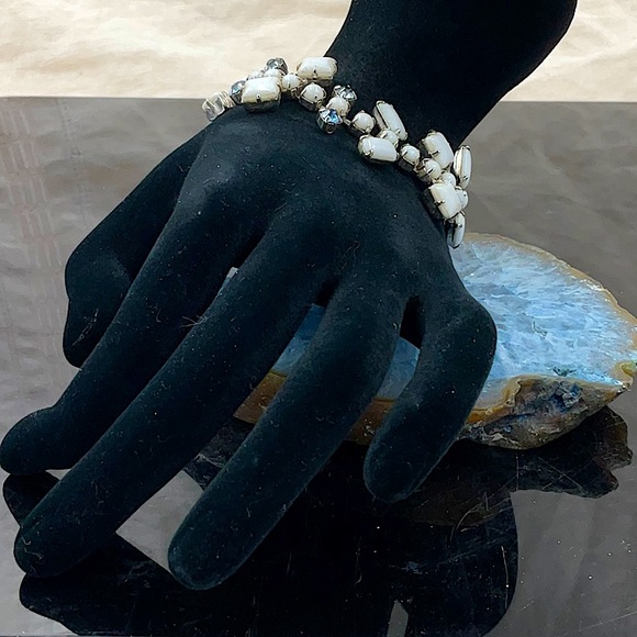 Vtg, (1940-1950) Pure Whitt Milk Glass Bracelet With Blue Glass Rhinestones - Picture 7 of 9
